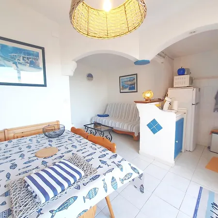 2 Pieces Avec Terrasse En Bord De - Parking - Fr-1-338-96 *